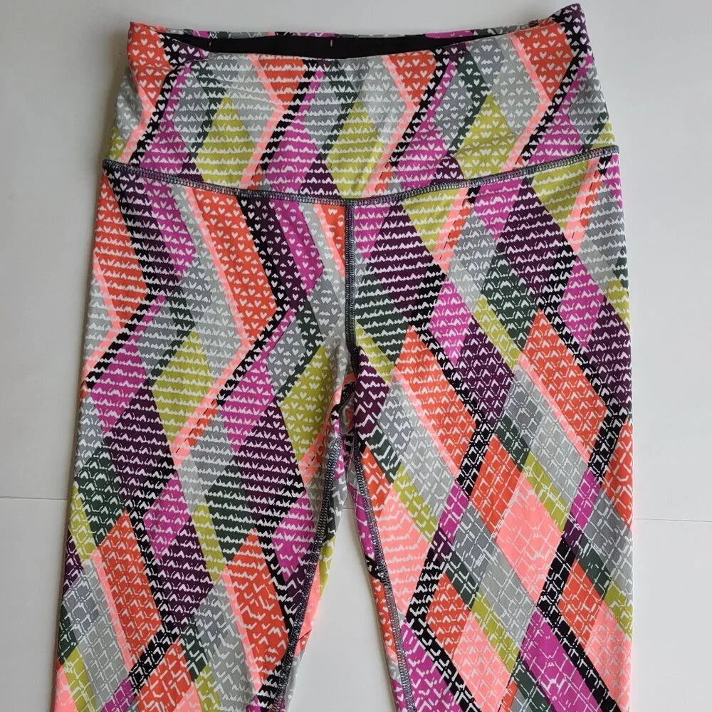 Victoria Sport Knockout Leggings Bold Geo Artsy Athletic Streetwear Sz Small - Picture 2 of 9